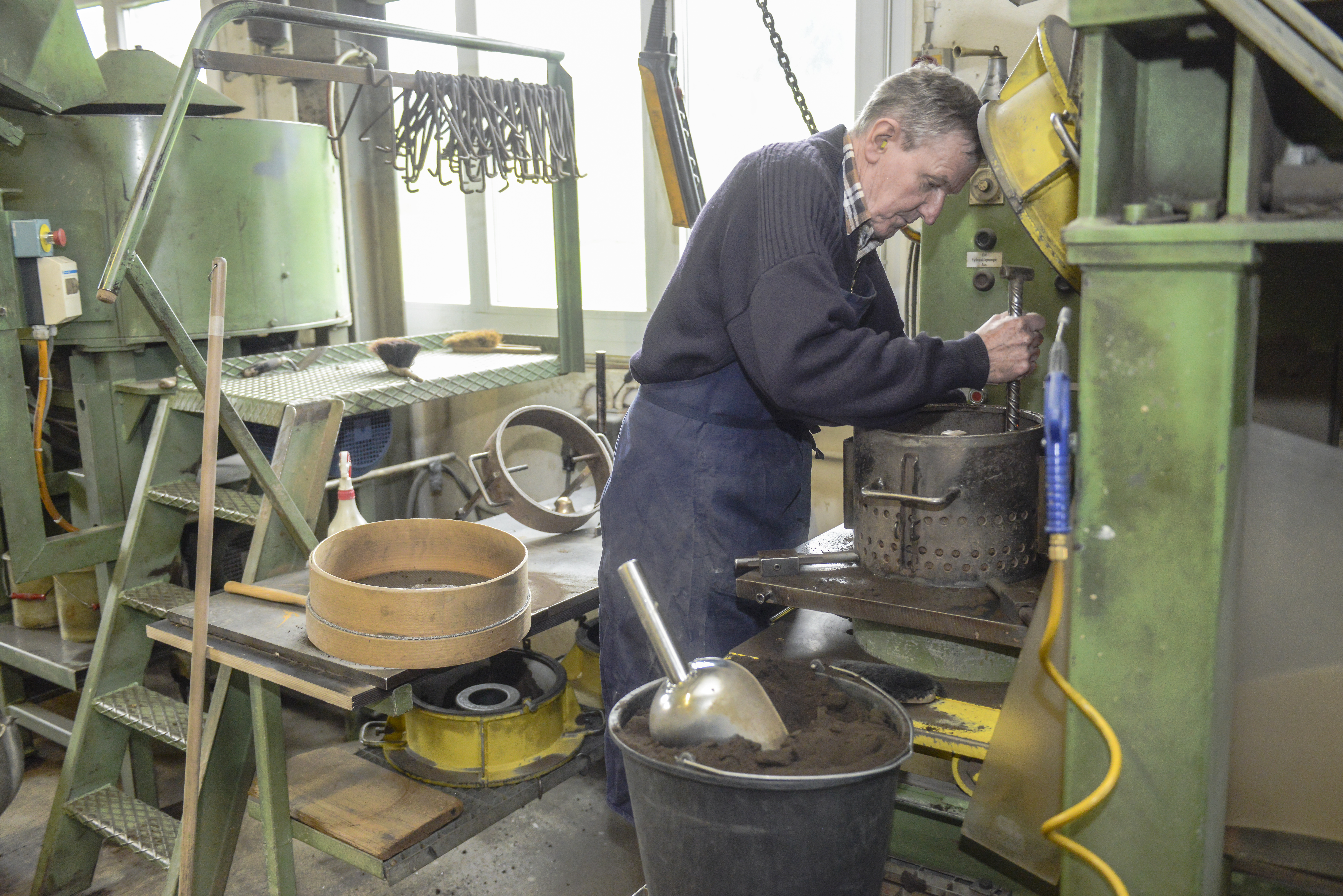 Production of the outer mold