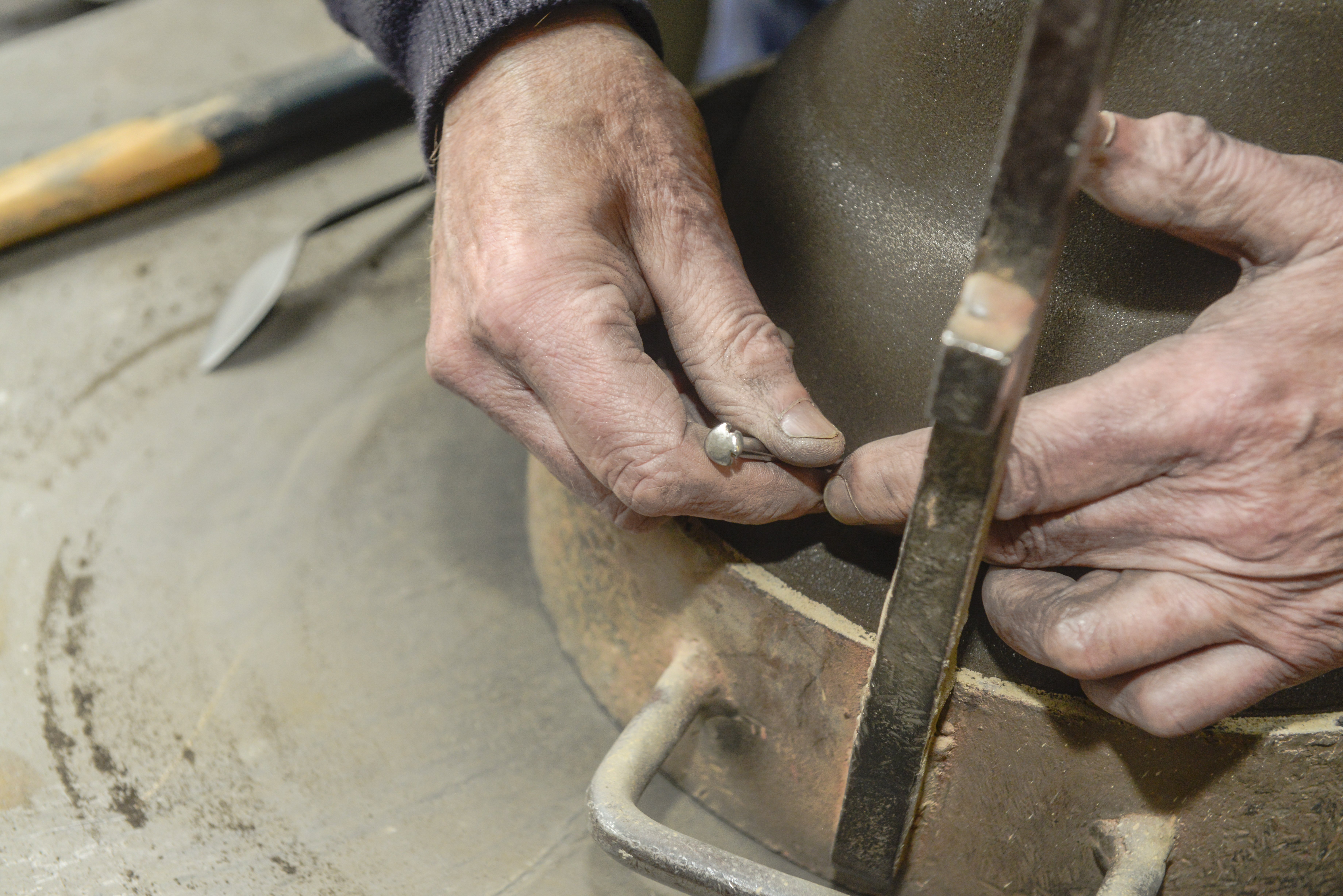 Stabbing the casting channels