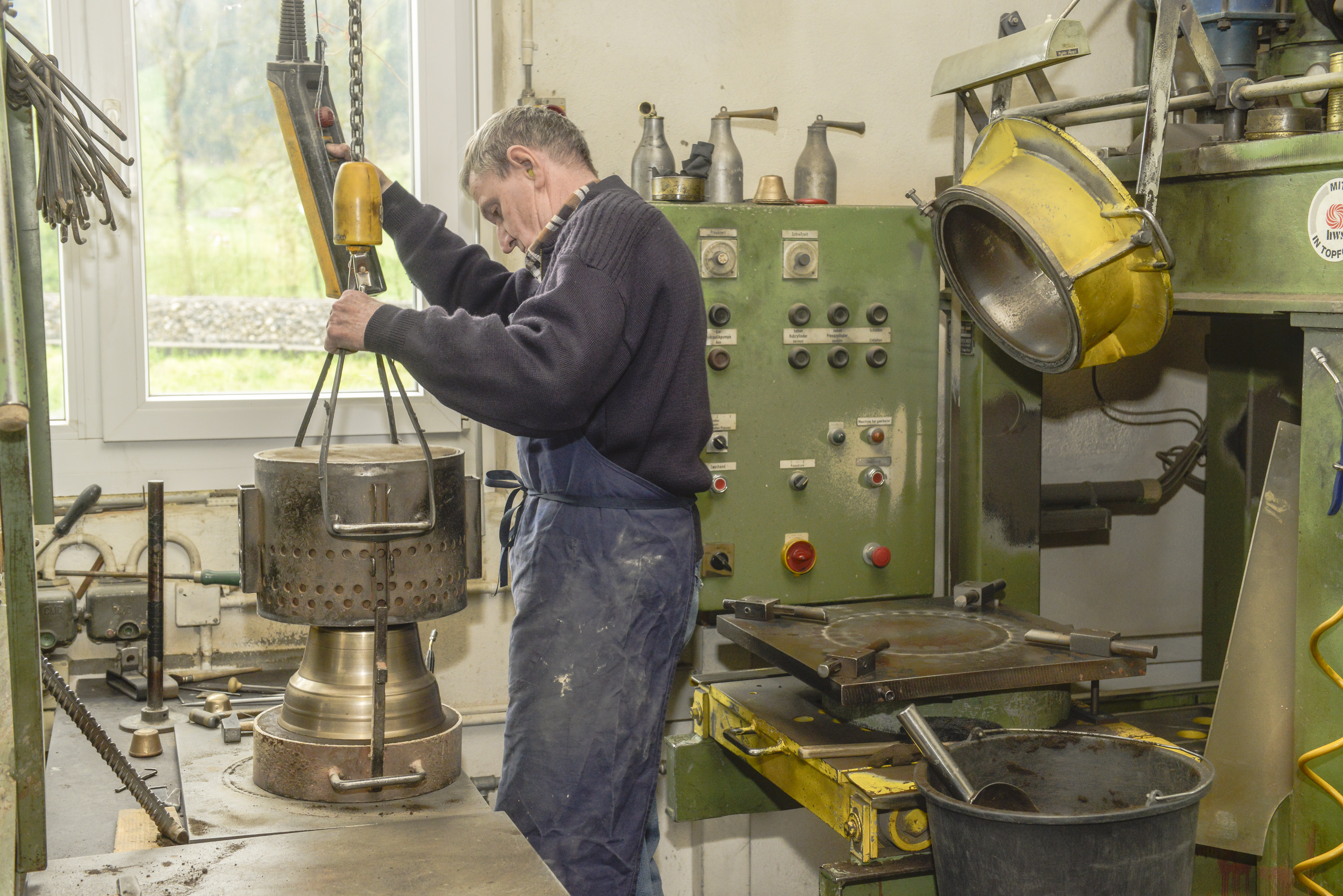 The mold is opened again